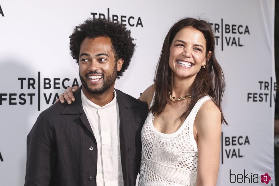 Bobby Wooten III y Katie Holmes en el Festival Tribeca 2022