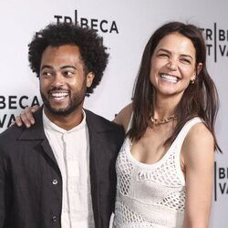 Bobby Wooten III y Katie Holmes en el Festival Tribeca 2022