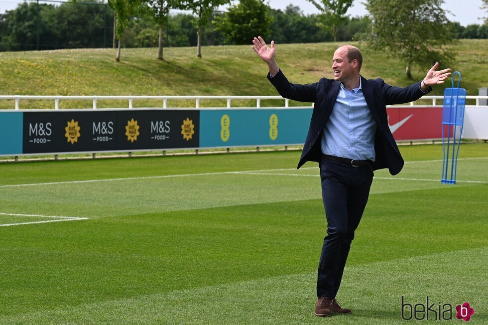 El Príncipe Guillermo en su visita al entrenamiento de la Selección Femenina de Fútbol de Inglaterra