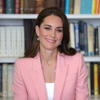 Kate Middleton muy sonriente en una mesa redonda del Royal Foundation Centre for Early Childhood