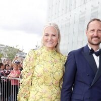 Mette-Marit y Haakon de Noruega en el inicio de las celebraciones del 18 cumpleaños de su hija Ingrid Alexandra