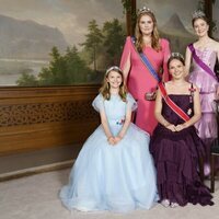 Amalia de Holanda, Elisabeth de Bélgica, Estelle de Suecia, Ingrid Alexandra de Noruega y Charles de Luxemburgo en el 18 cumpleaños de Ingrid Alexandra de 