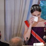 Ingrid Alexandra de Noruega llorando de emoción en la cena de gala por su 18 cumpleaños