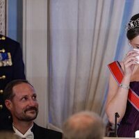 Ingrid Alexandra de Noruega llorando de emoción en la cena de gala por su 18 cumpleaños