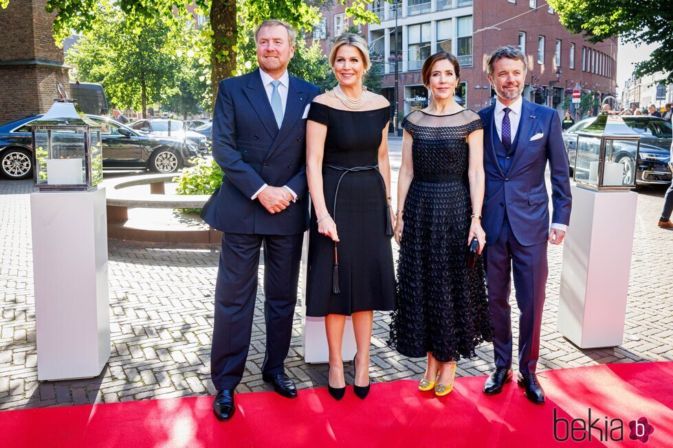 Guillermo Alejandro y Máxima de Holanda y Federico y Mary de Dinamarca en una cena en Grote Kerk