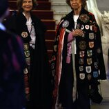 La Reina Sofía y Silvia de Suecia con capas de tuno en Salamanca