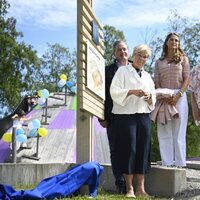 Nicolas de Suecia con Magdalena de Suecia y Chris O'Neill en la inauguración del Discovery Park en Skuleberget