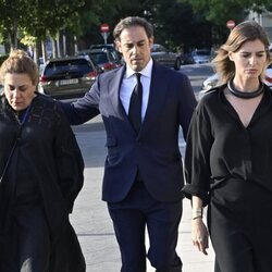 Miguel Báez El Litri y Casilda Ybarra en el funeral por Concha Spínola