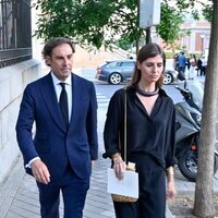 Miguel Báez El Litri y Casilda Ybarra tras la misa funeral por Concha Spínola