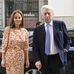 Isabel Preysler y Mario Vargas Llosa en una presentación