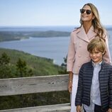 Magdalena de Suecia y su hijo Nicolas de Suecia en la inauguración del Discovery Park en Skuleberget