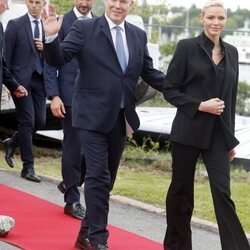 Alberto y Charlene de Mónaco en la inauguración de una exposición en Oslo