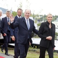 Alberto y Charlene de Mónaco en la inauguración de una exposición en Oslo