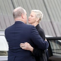 Alberto y Charlene de Mónaco, muy cariñosos en la inauguración de una exposición en Oslo