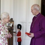 La Reina Isabel con el Arzobispo de Canterbury en Windsor Castle