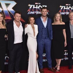 Chris Hemsworth con Elsa Pataky y su familia en el estreno de 'Thor: love and thunder'