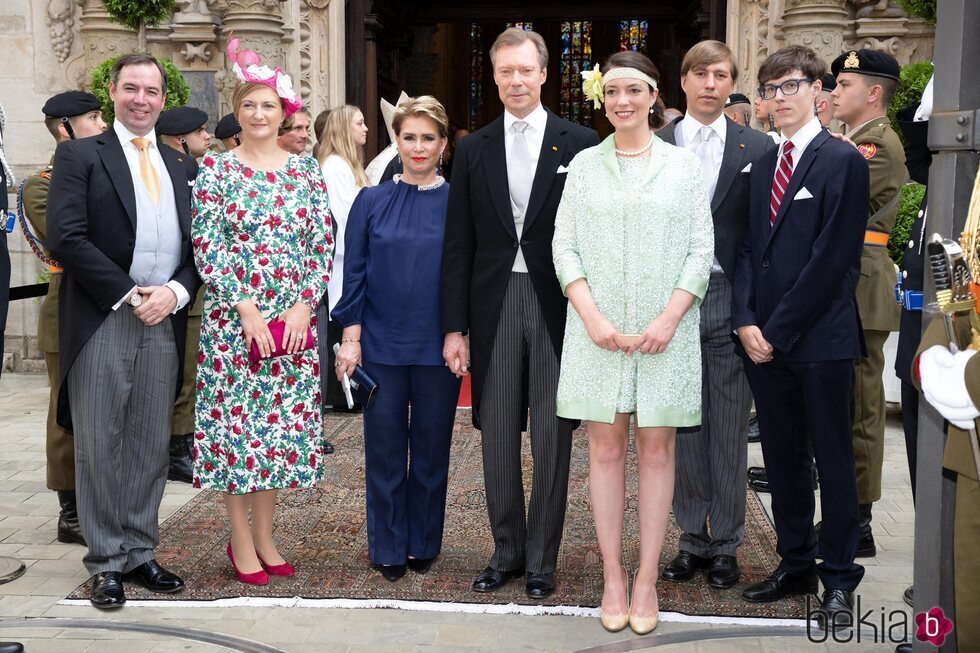 Los Grandes Duques de Luxemburgo, Guillermo y Stéphanie de Luxemburgo, Luis de Luxemburgo y su hijo Gabriel y Alexandra de Luxemburgo en el Día Nacional de