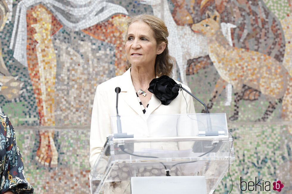 La Infanta Elena dando un discurso en los Premios Flamenco en la Piel