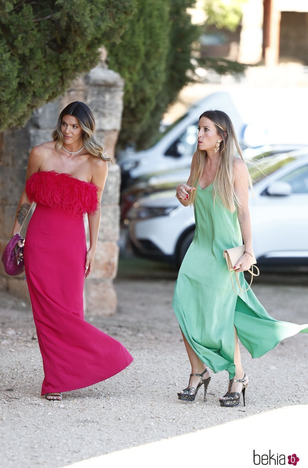 Laura Matamoros y Marta Castro en la boda de Dani Carvajal y Daphne Cañizares