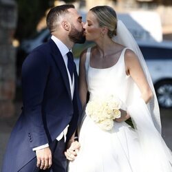 Dani Carvajal y Daphne Cañizares se besan tras su boda