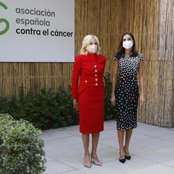 La Reina Letizia y Jill Biden en la sede de la Asociación Española Contra el Cáncer en Madrid