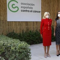 La Reina Letizia y Jill Biden en la sede de la Asociación Española Contra el Cáncer en Madrid