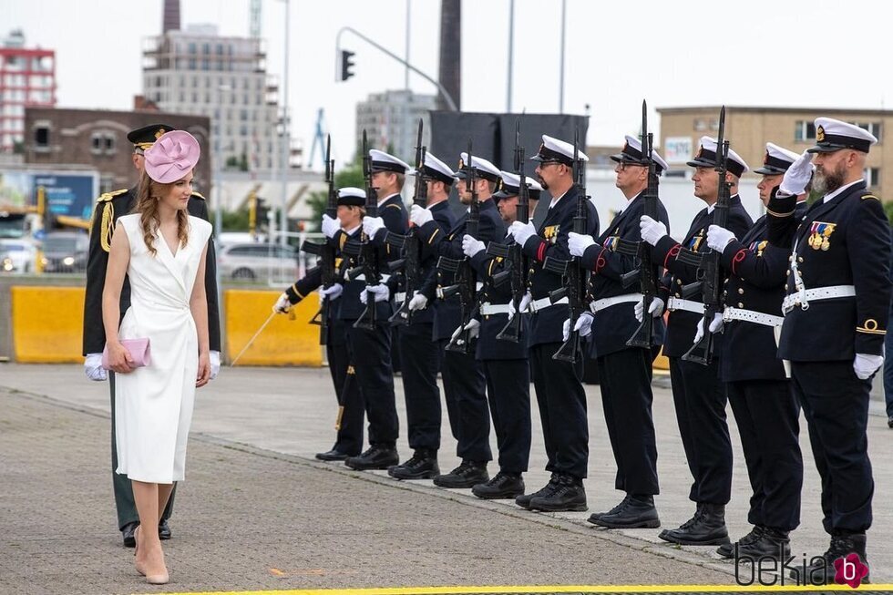 Elisabeth de Bélgica en el bautizo de un barco belga