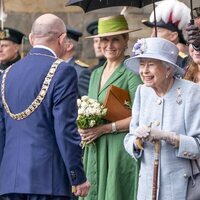 La Reina Isabel en la ceremonia de las llaves en el Palacio Holyroodhouse de Edimburgo junto a Sophie de Wessex