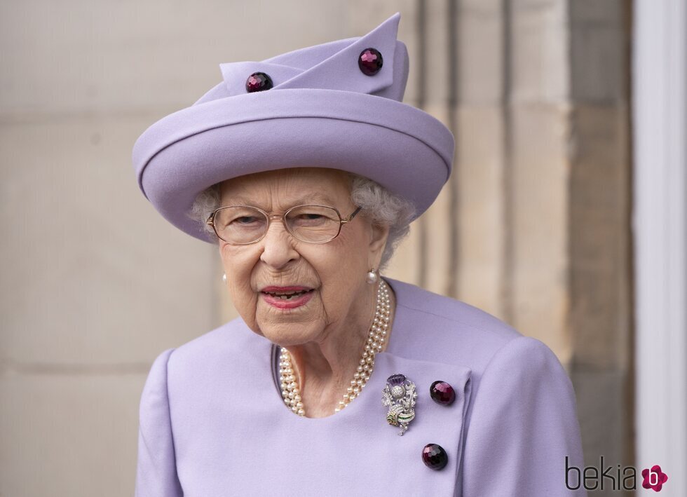 La Reina Isabel en un acto en Holyroodhouse durante su estancia en Edimburgo