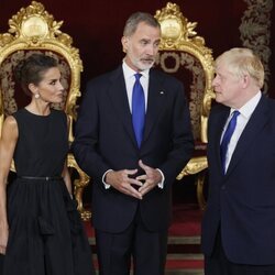 Los Reyes Felipe y Letizia y Boris Johnson en la cena por la Cumbre de la OTAN en Madrid