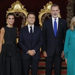 Los Reyes Felipe y Letizia y Emmanuel y Brigitte Macron en la cena por la Cumbre de la OTAN en Madrid