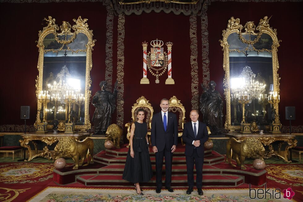 Los Reyes Felipe y Letizia y Olaf Scholz en la cena por la Cumbre de la OTAN en Madrid