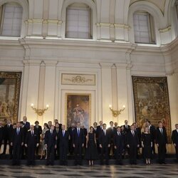 Los Reyes Felipe y Letizia con los jefes de Estado y de Gobierno asistentes en la cena por la Cumbre de la OTAN en Madrid