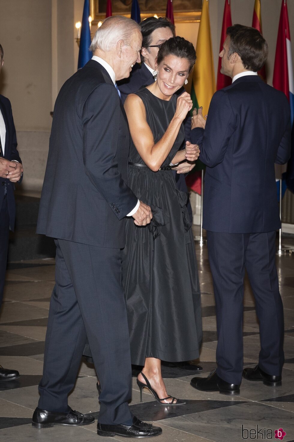 La Reina Letizia y Joe Biden riéndose en la cena por la Cumbre de la OTAN en Madrid