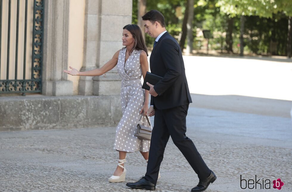 La Reina Letizia y Juraj Rizman en su visita al Palacio de La Granja por la Cumbre de la OTAN