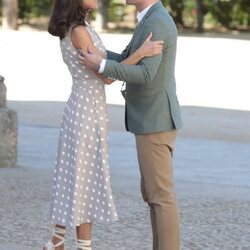 La Reina Letizia y Gauthier Destenay, muy cómplices en su visita al Palacio de la Granja por la Cumbre de la OTAN