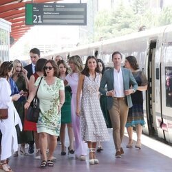 La Reina Letizia, Begoña Gómez y los y las acompañantes tras volver de Segovia en AVE en la Cumbre de la OTAN en Madrid