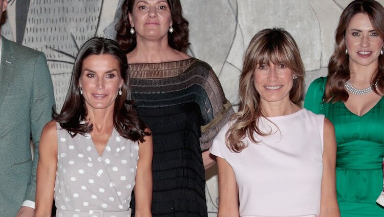 La Reina Letizia y Begoña Gómez en la visita al Museo Reina Sofía por la Cumbre de la OTAN en Madrid