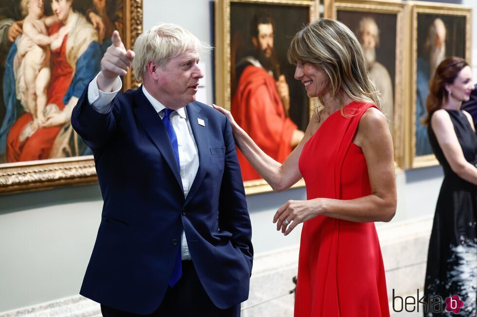 Boris Johnson y Begoña Gómez en una visita al Museo del Prado por la Cumbre de la OTAN en Madrid