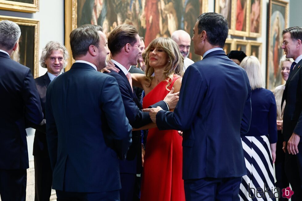 Pedro Sánchez y Begoña Gómez con Xavier Bettel y Gauthier Destenay en una visita al Museo del Prado por la Cumbre de la OTAN en Madrid