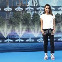 Carme Chaparro en la inauguración de atracciones en el Parque Warner Beach