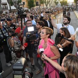 Rocío Carrasco dándose un baño de masas en la inauguración del museo Rocío Jurado en Chipiona