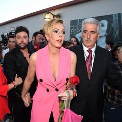 Rocío Carrasco con Miguel Poveda y el Alcalde de Chipiona en la inauguración del museo Rocío Jurado