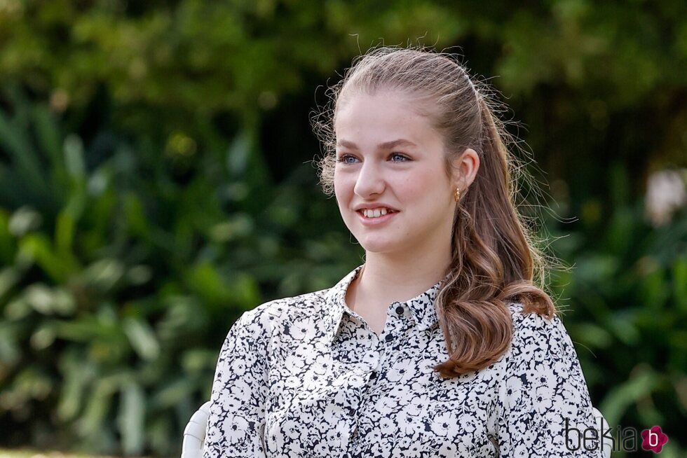 La Princesa Leonor sonriendo en un taller de codificación impartido por Hadi Partovi en Barcelona