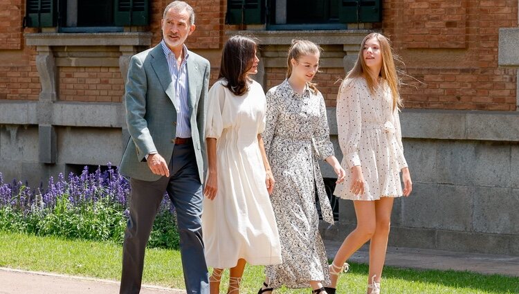 Los Reyes Felipe y Letizia, la Princesa Leonor y la Infanta Sofía en un acto de la Fundación Princesa de Girona en el Palacete Albéniz de Barcelona