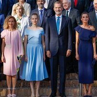 Los Reyes Felipe y Letizia, la Princesa Leonor y la Infanta Sofía con la Presidenta del Congreso y la Ministra de Educación en los Premios Princesa de Giro