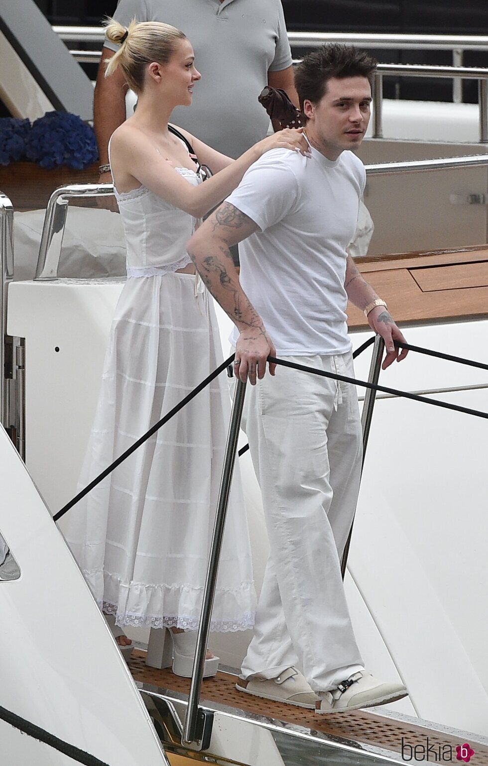 Brooklyn Beckham y Nicola Peltz en un barco en Portofino