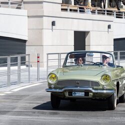 Alberto y Estefanía de Mónaco en un coche de la Colección de Automóviles del Príncipe de Mónaco