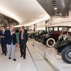 Andrea Casiraghi y Louis Ducruet, muy cómplices junto a Alberto de Mónaco en el Museo de la Colección de Automóviles del Príncipe de Mónaco