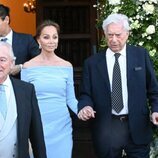 Isabel Preysler y Mario Vargas Llosa de la mano en la boda de Álvaro Castillejo y Cristina Fernández